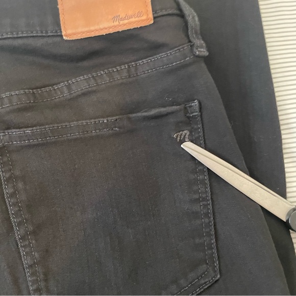 MADEWELL 9” High Rise Crop Raw Hem Black Skinny Jeans, size 28 - Picture 8 of 9